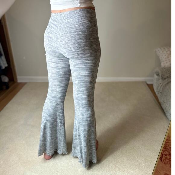 Aerie: Gray Lettuce Hem Ribbed Flared Pants - Picture 3 of 9